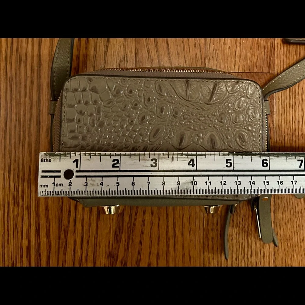 GILI leather wristlet, phone bag. Crossbody - Picture 2 of 11